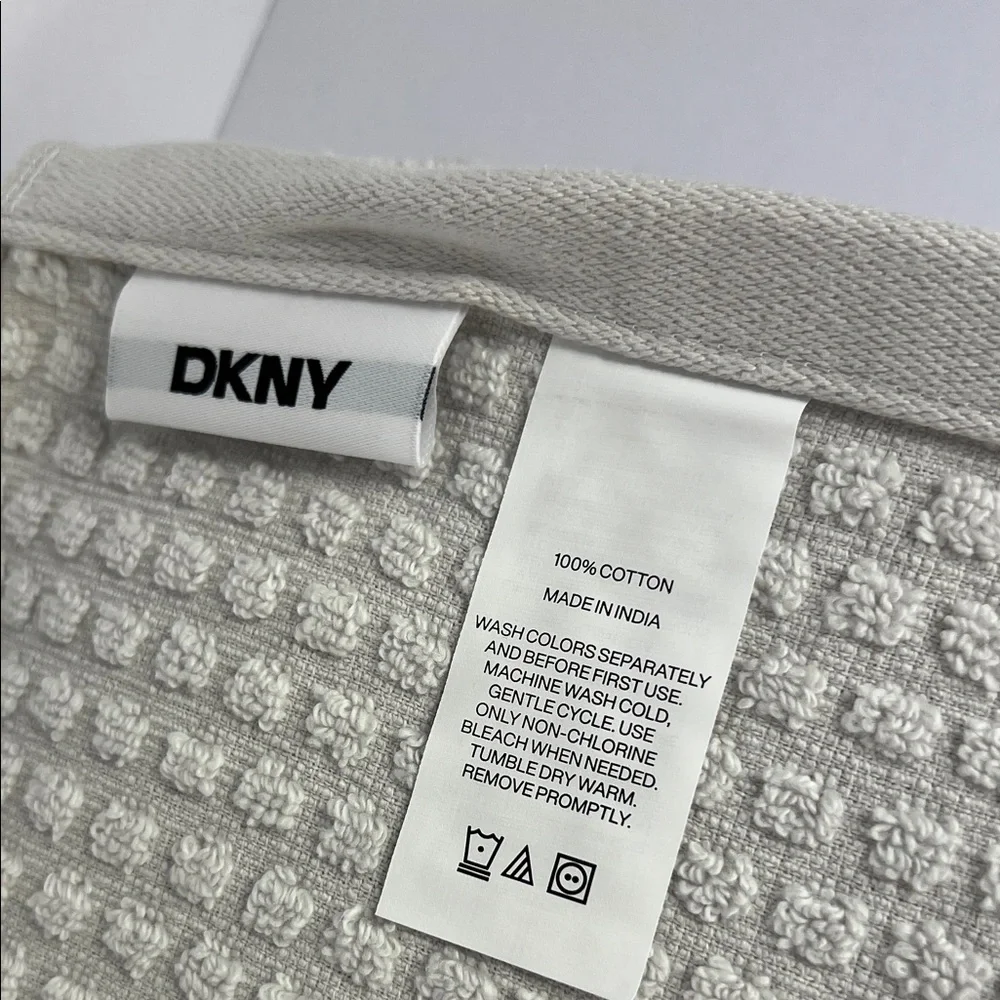 DKNY Bath Towels Light Gray Waffle Weave Textured 100% Cotton Set of 2 NEW